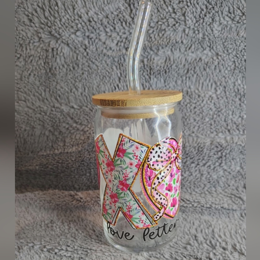 🩰 Floral XOXO Glass Tumbler with Straw